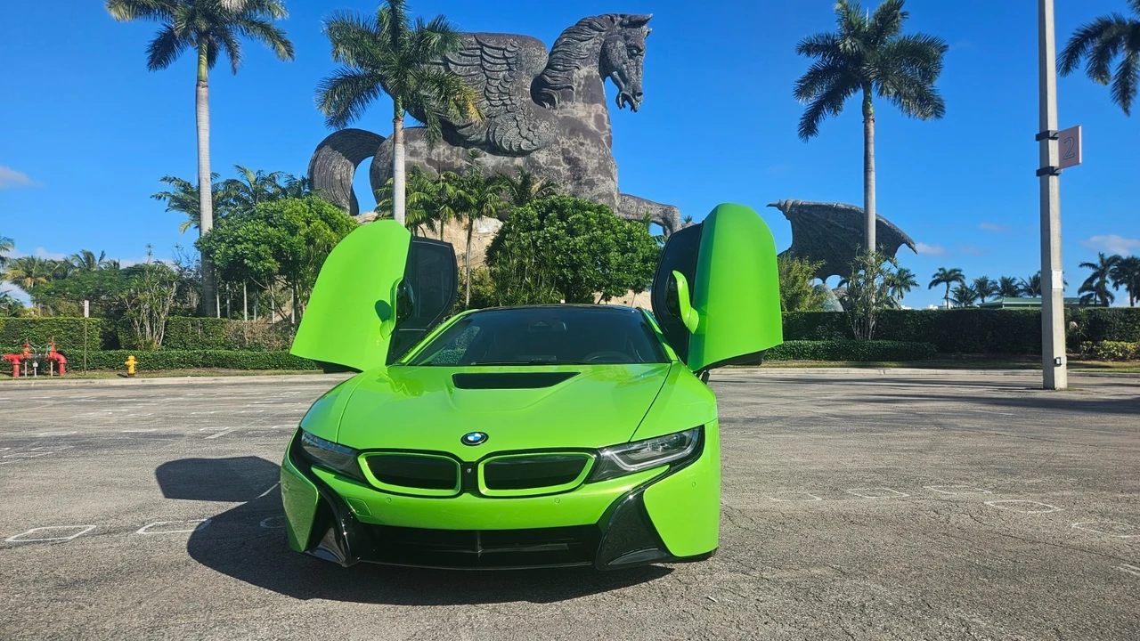2015 BMW i8 - Image 9 of 14