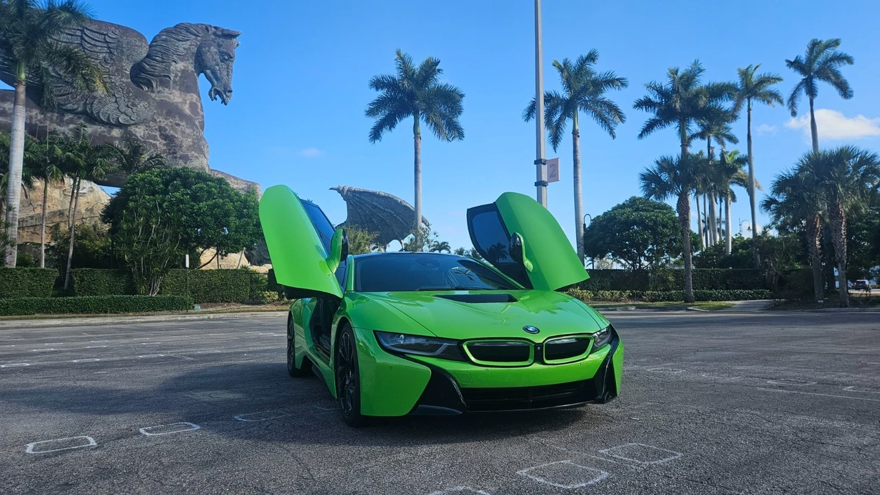 2015 BMW i8 - Image 11 of 14