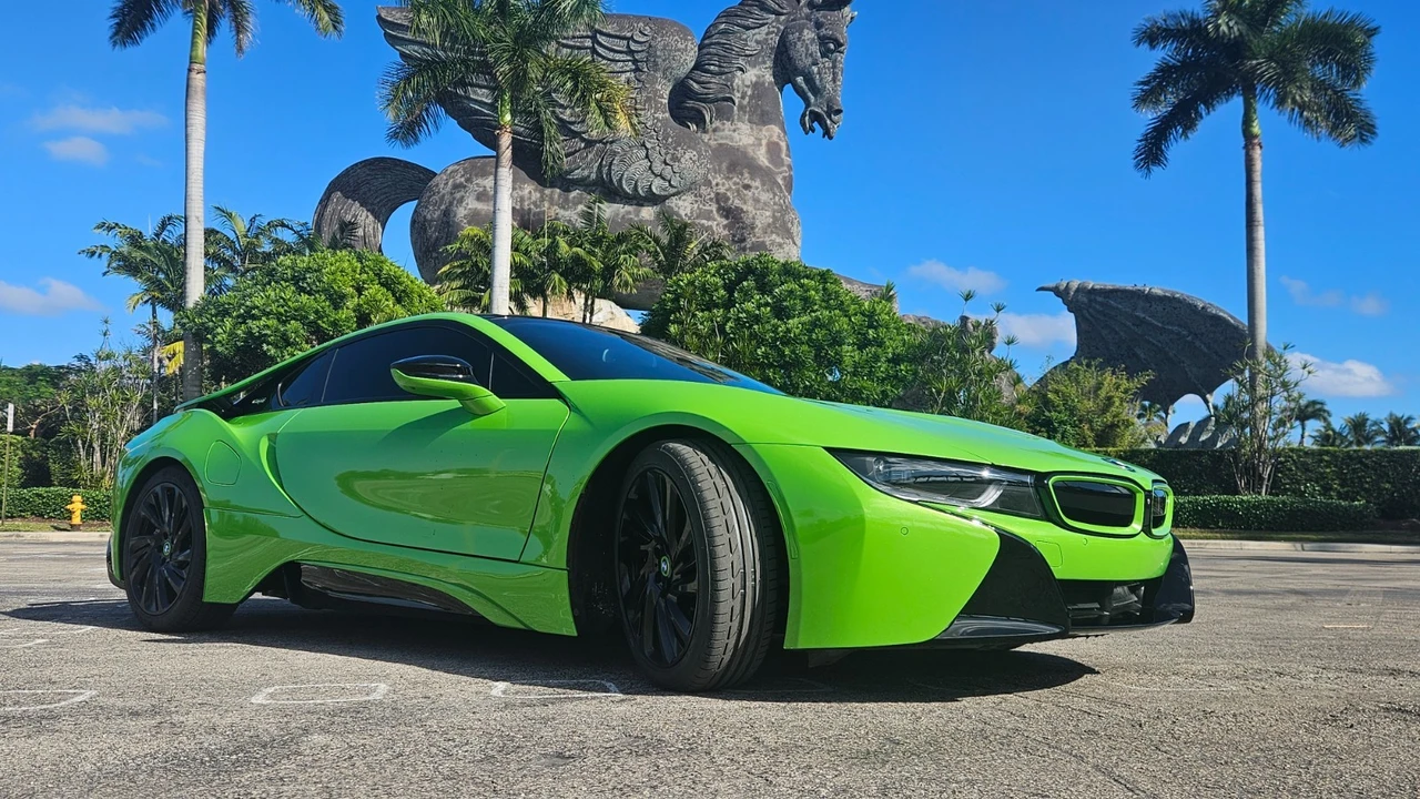 2015 BMW i8 - Image 12 of 14