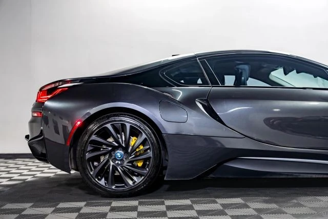 2015 BMW i8 - Image 16 of 21