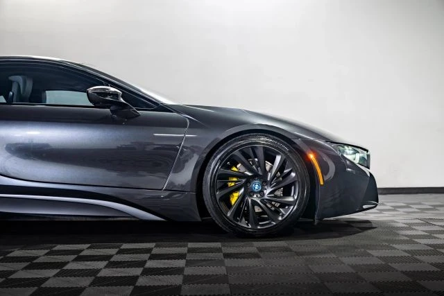 2015 BMW i8 - Image 17 of 21