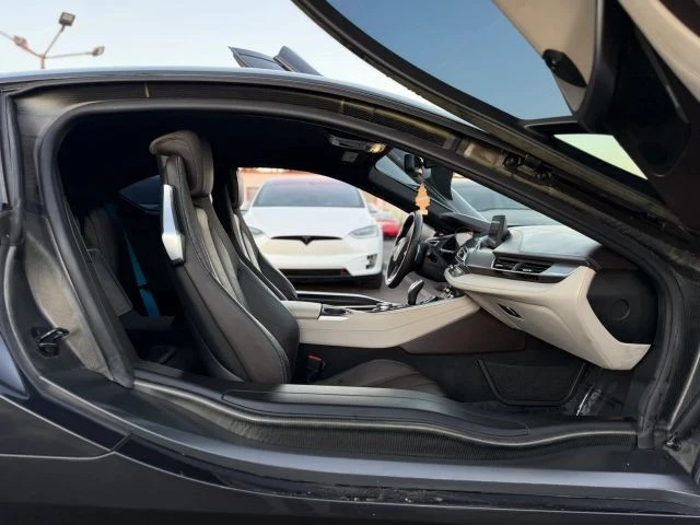 2015 BMW i8 - Image 15 of 28