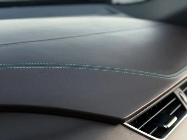 2015 BMW i8 - Image 26 of 28