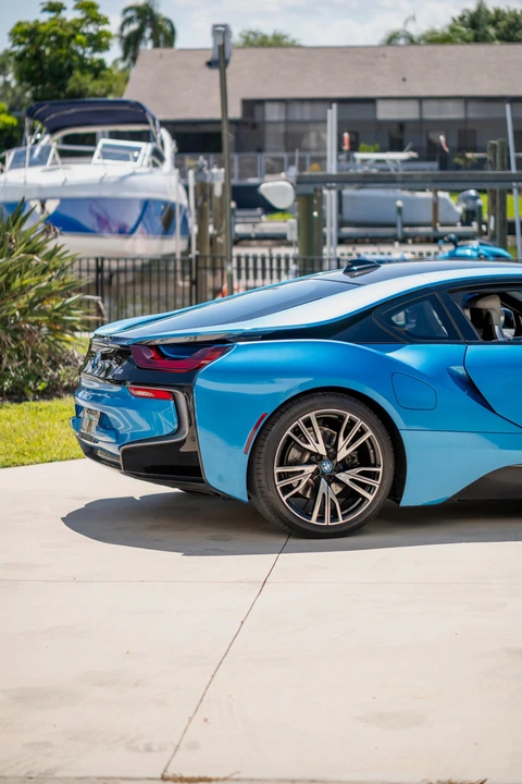 2015 BMW i8 - Image 30 of 31