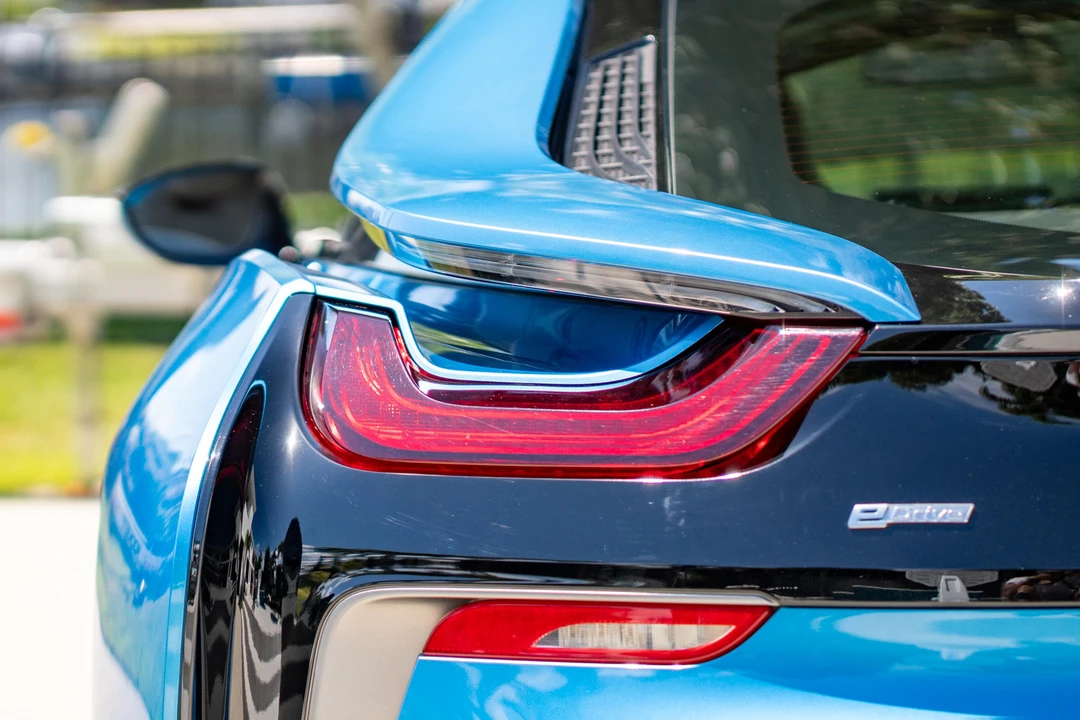 2015 BMW i8 - Image 25 of 31