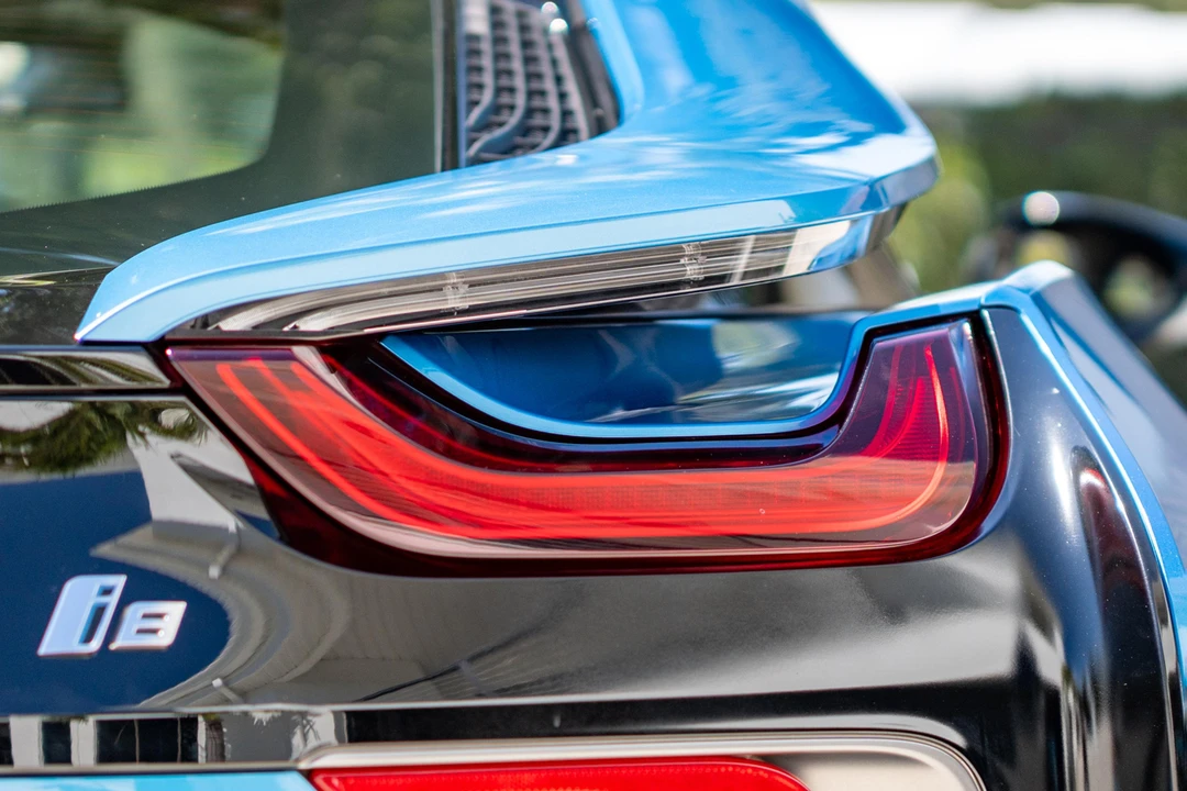 2015 BMW i8 - Image 29 of 31