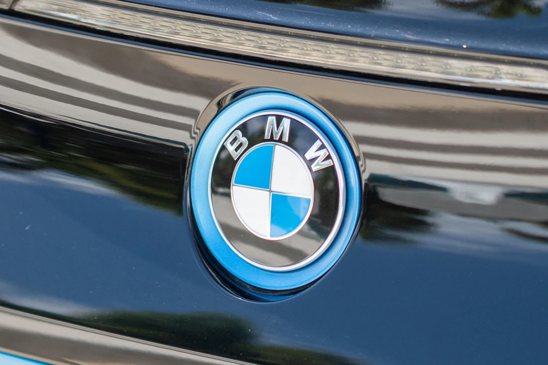 2015 BMW i8 - Image 27 of 31