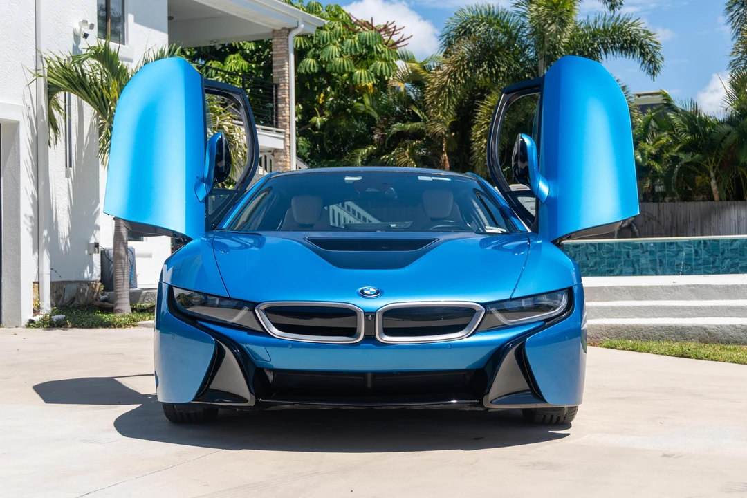 2015 BMW i8 - Image 2 of 31