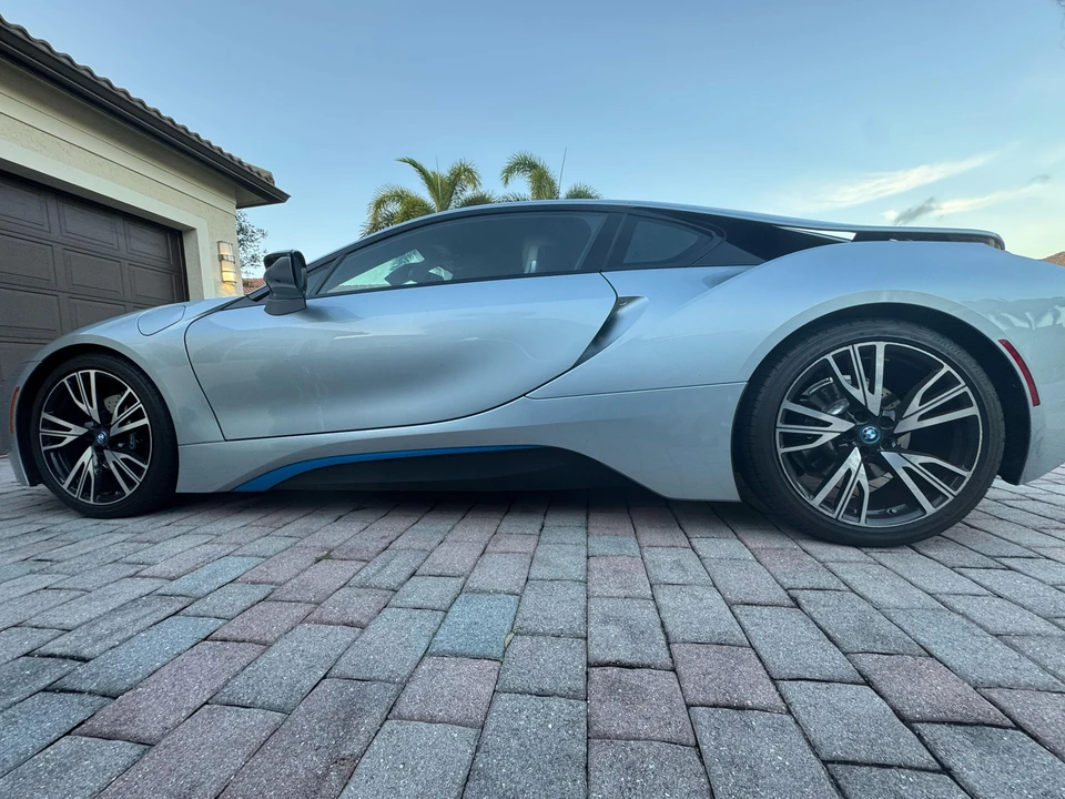2015 BMW i8 - Image 14 of 31