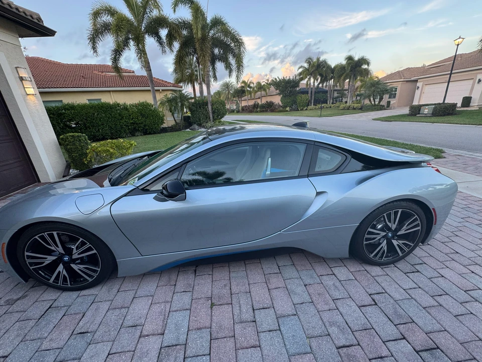 2015 BMW i8 - Image 10 of 31