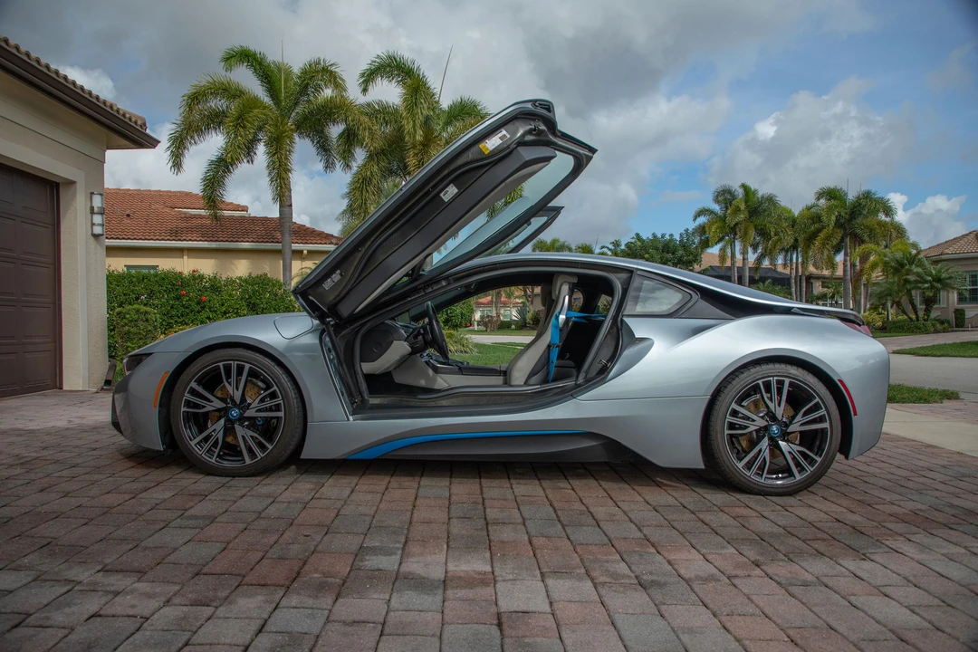 2015 BMW i8 - Image 13 of 31