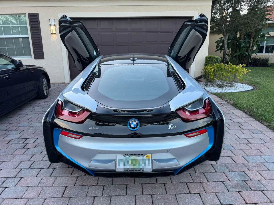 2015 BMW i8 - Image 15 of 31