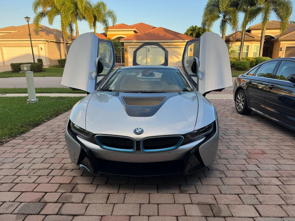 2015 BMW i8 - Image 7 of 31