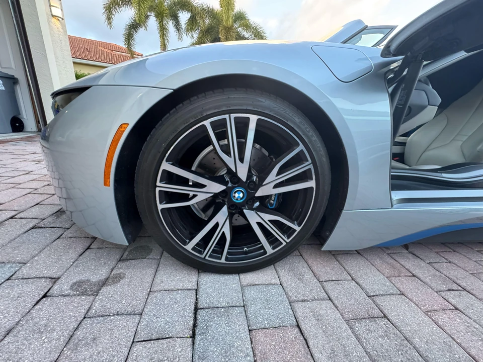 2015 BMW i8 - Image 24 of 31