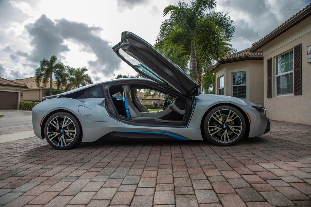 2015 BMW i8 - Image 18 of 31