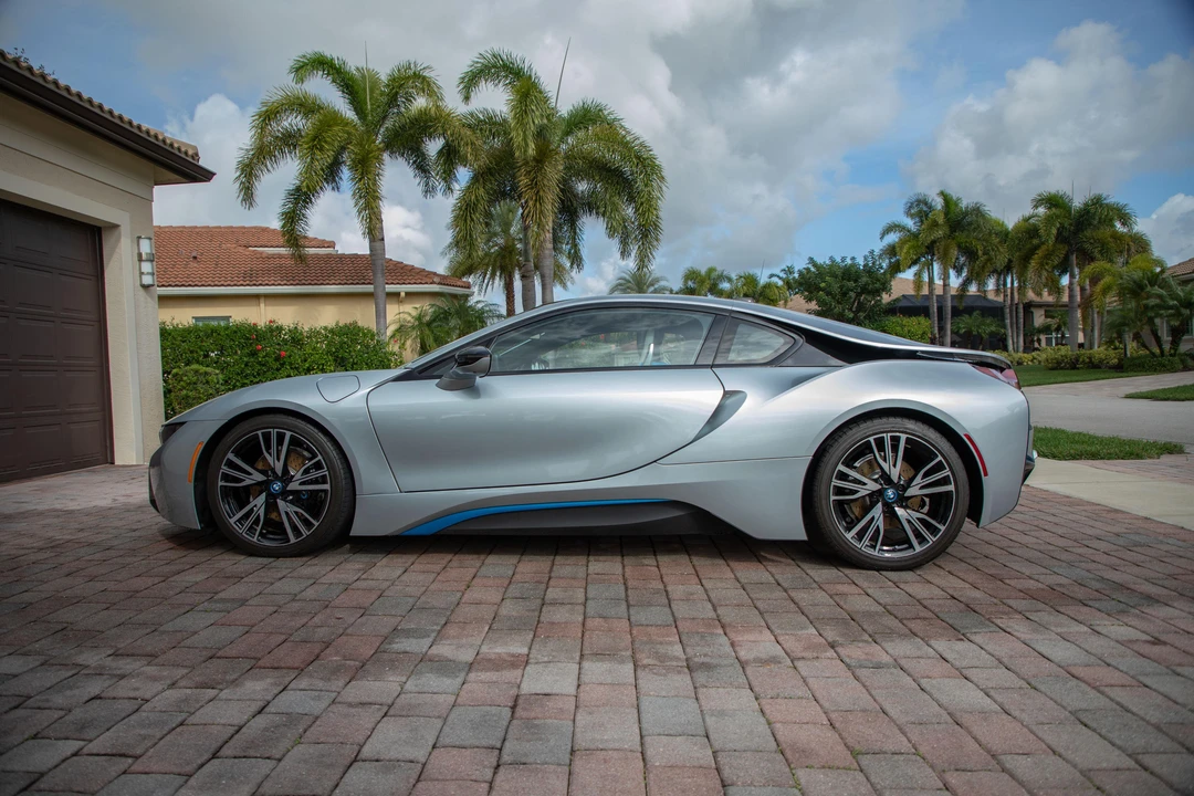 2015 BMW i8 - Image 11 of 31