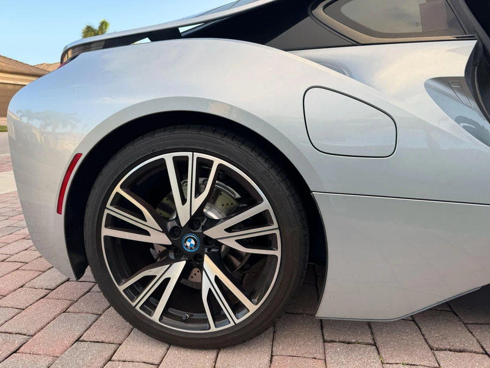 2015 BMW i8 - Image 29 of 31