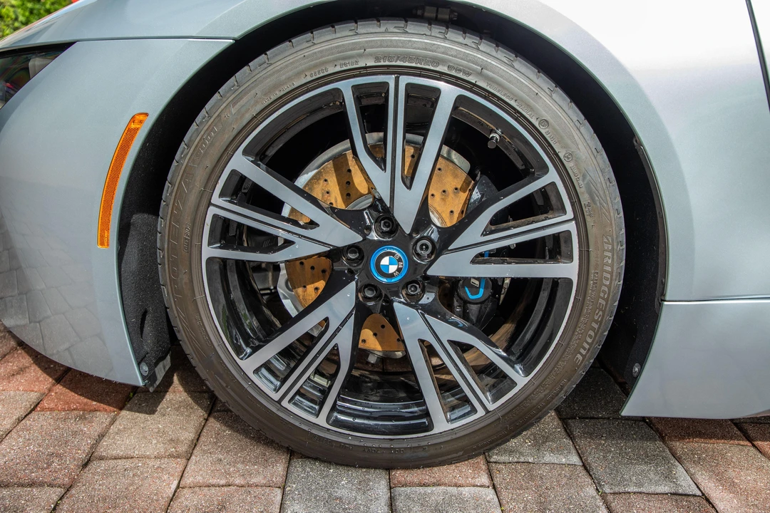 2015 BMW i8 - Image 25 of 31