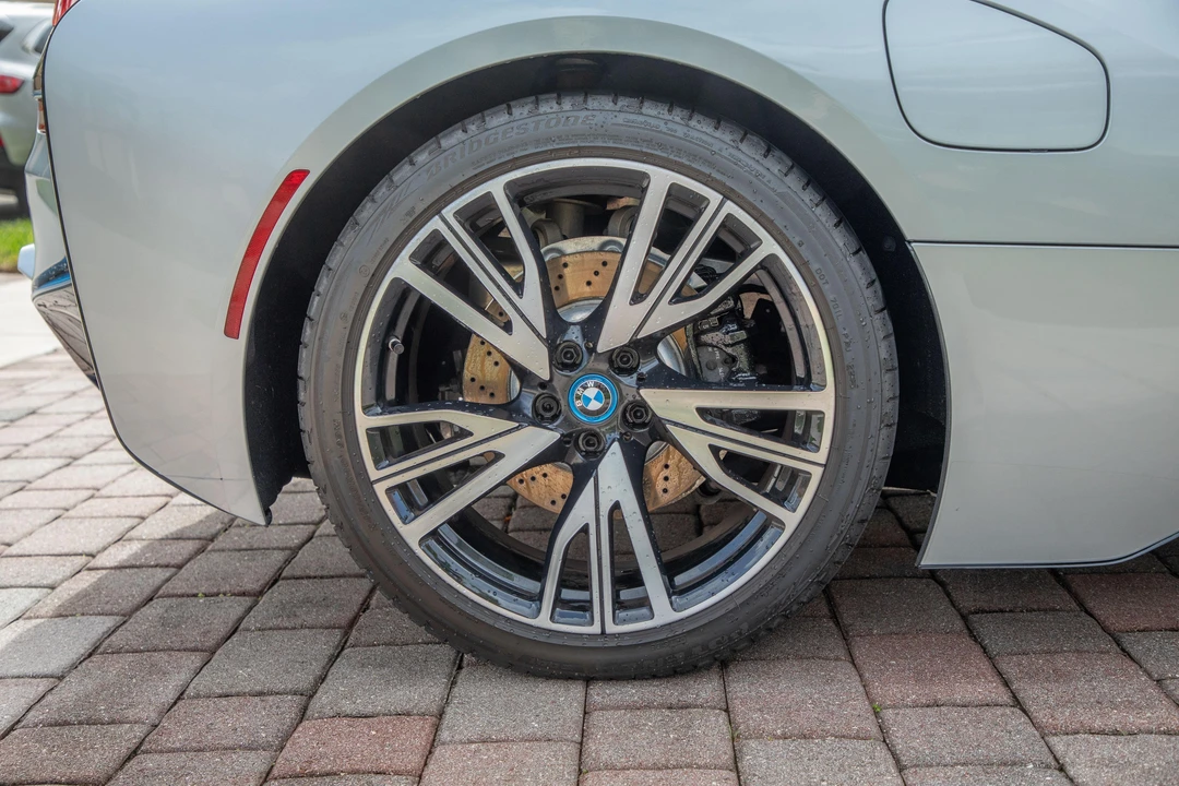 2015 BMW i8 - Image 30 of 31
