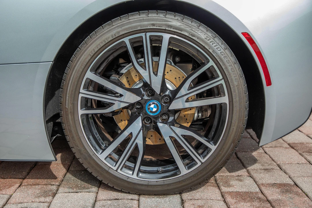2015 BMW i8 - Image 27 of 31