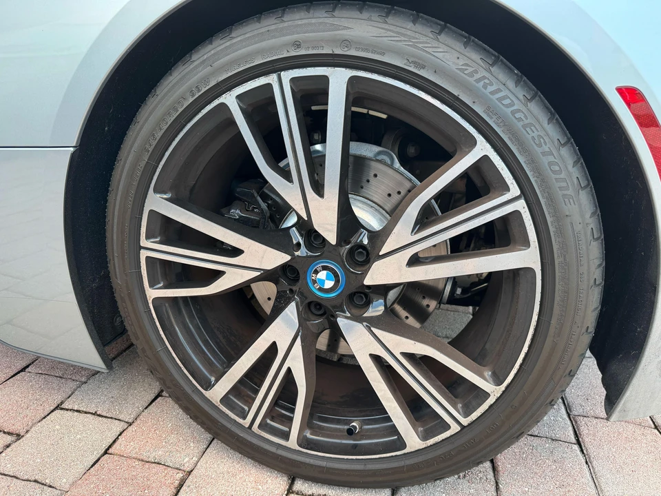 2015 BMW i8 - Image 28 of 31