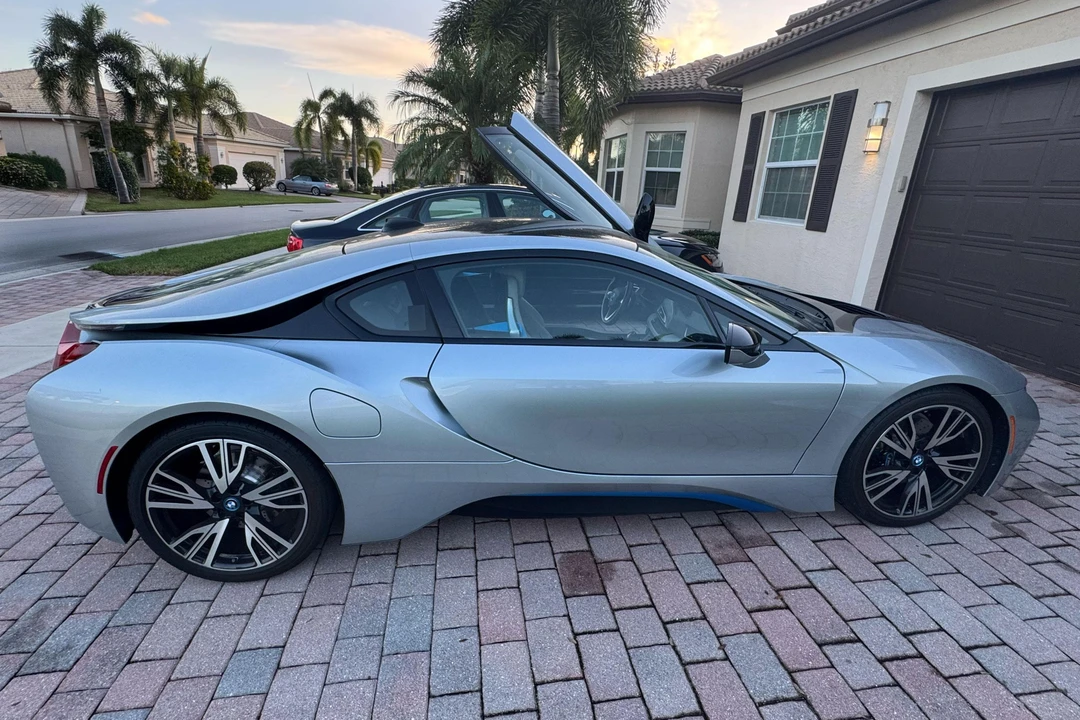2015 BMW i8 - Image 3 of 31