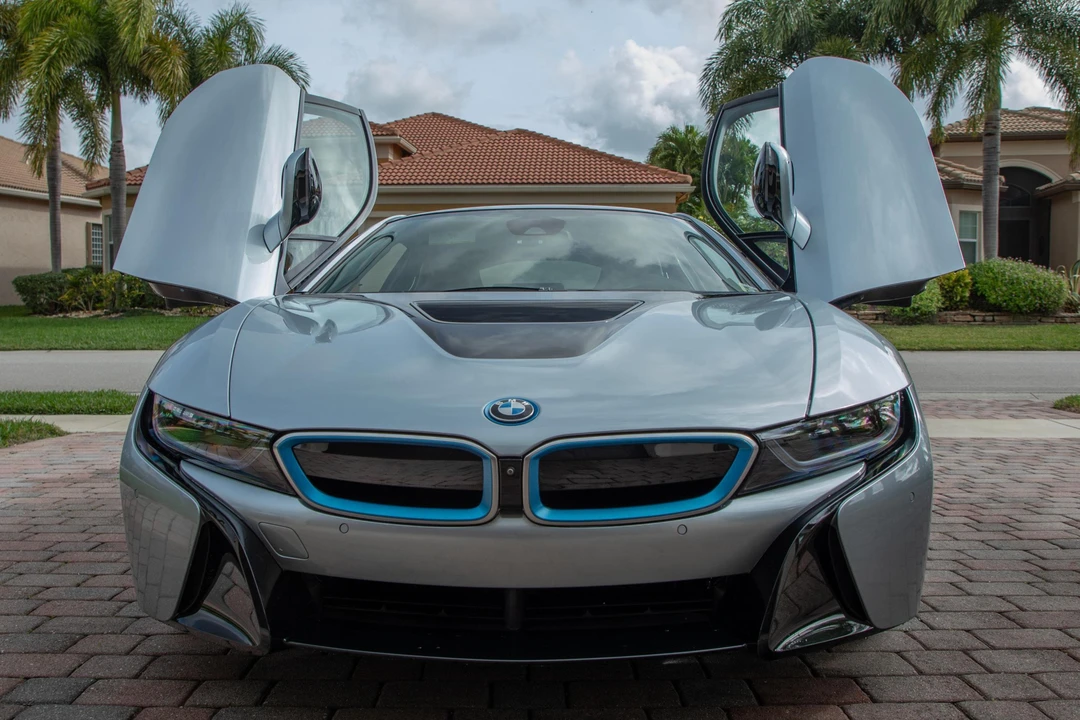 2015 BMW i8 - Image 2 of 31