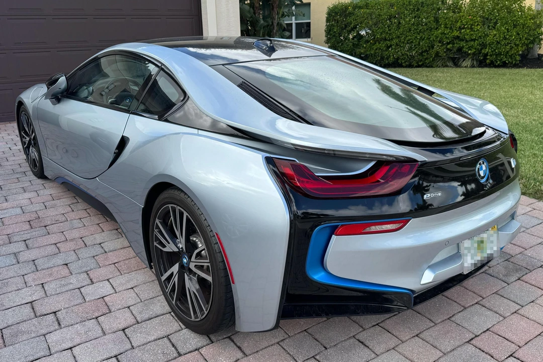 2015 BMW i8 - Image 4 of 31