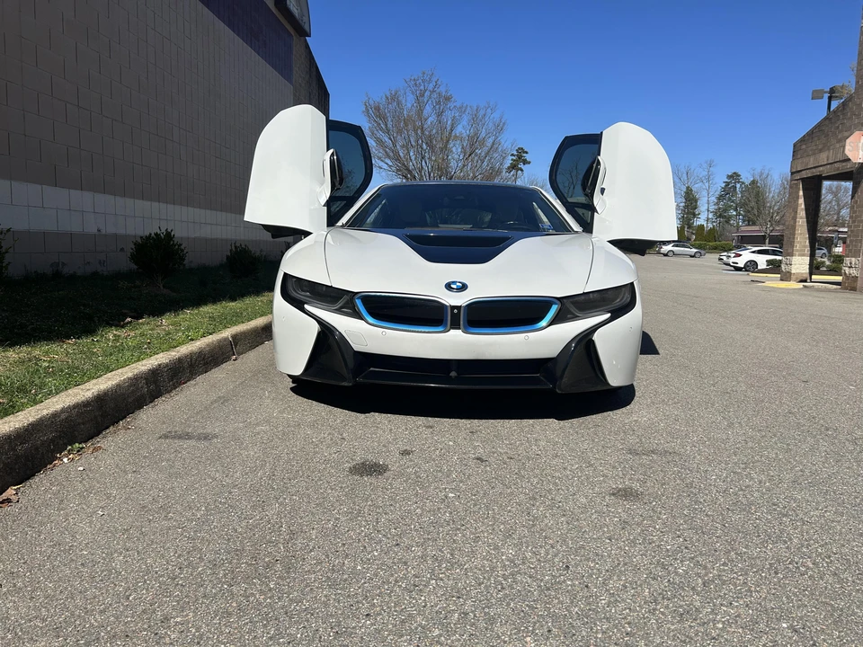 2015 BMW i8 - Image 20 of 31