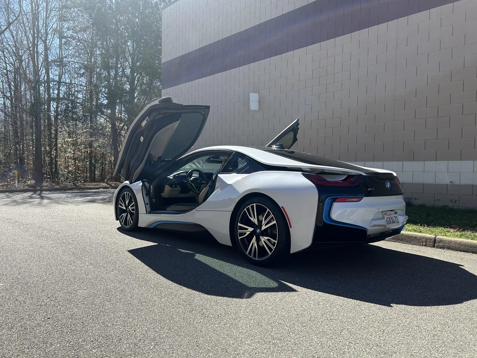 2015 BMW i8 - Image 27 of 31