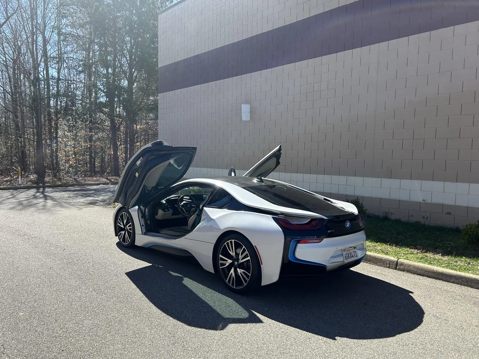 2015 BMW i8 - Image 26 of 31