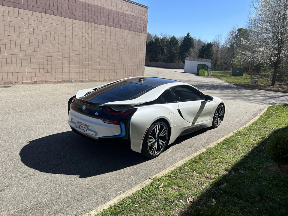 2015 BMW i8 - Image 14 of 31