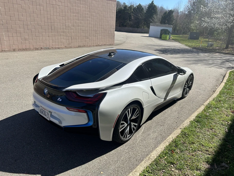 2015 BMW i8 - Image 15 of 31