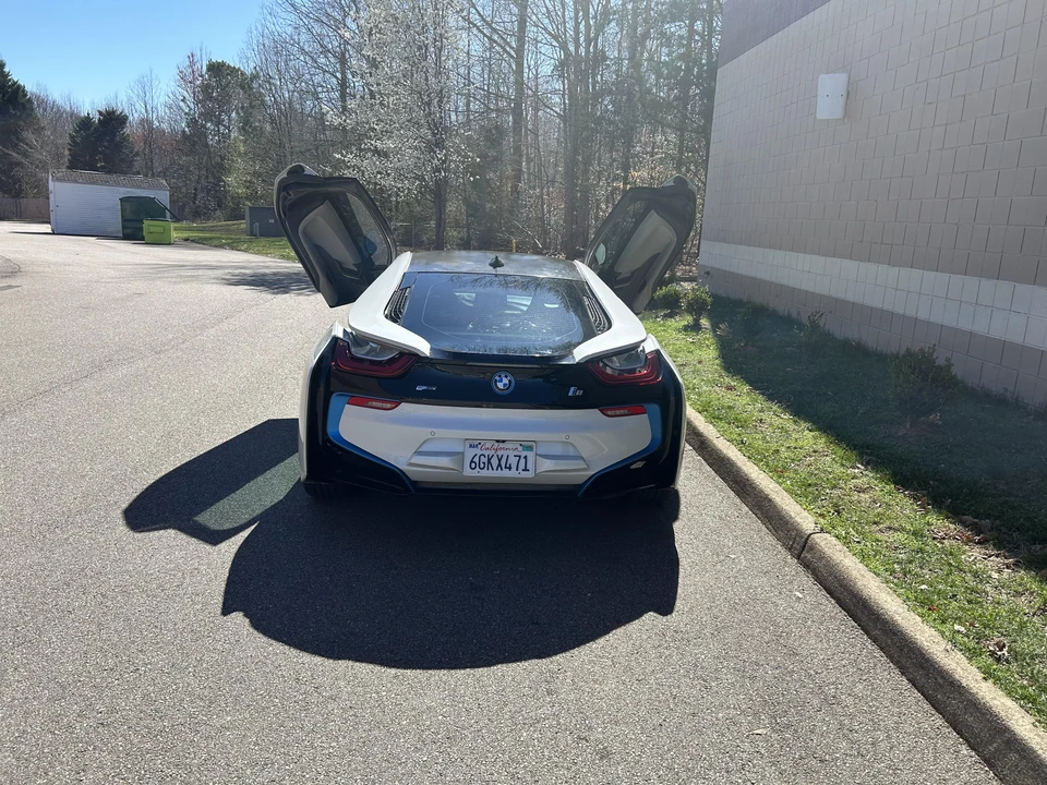 2015 BMW i8 - Image 29 of 31