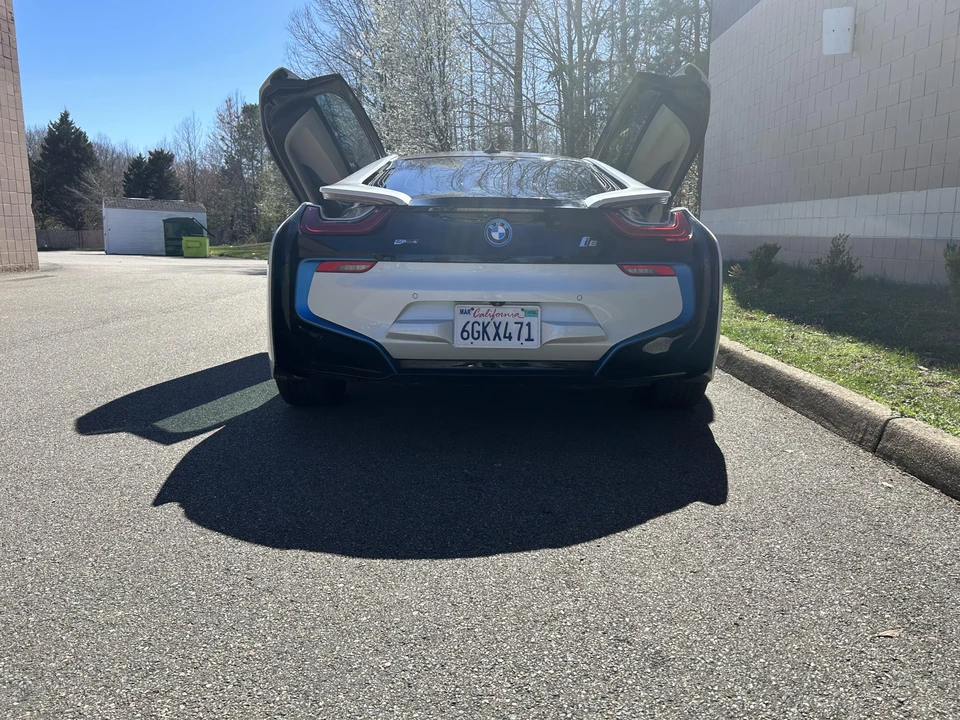 2015 BMW i8 - Image 28 of 31