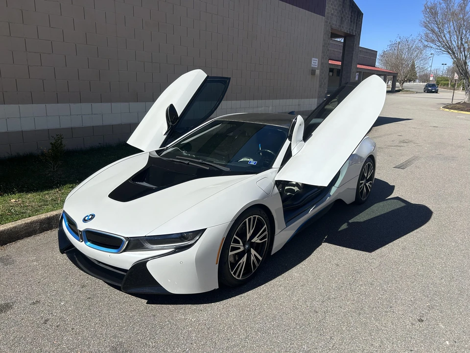 2015 BMW i8 - Image 24 of 31