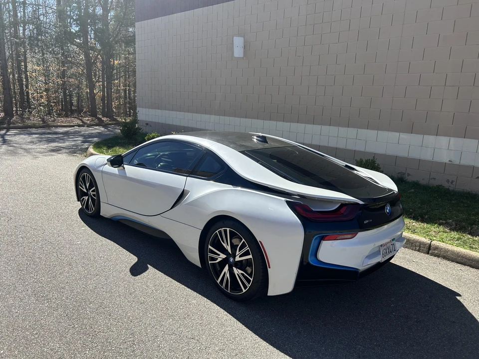2015 BMW i8 - Image 12 of 31