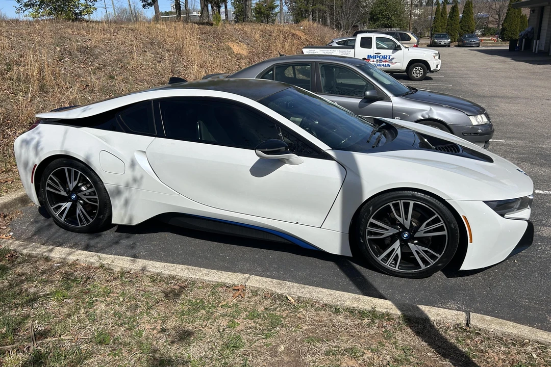 2015 BMW i8 - Image 16 of 31