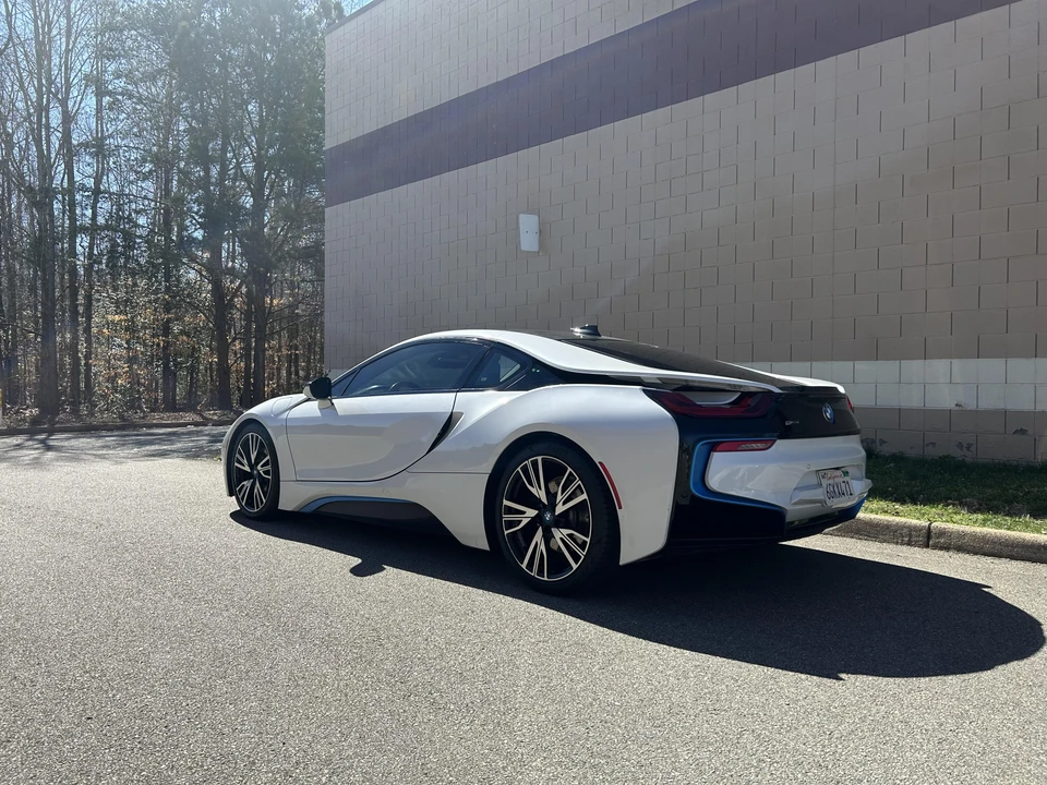 2015 BMW i8 - Image 10 of 31
