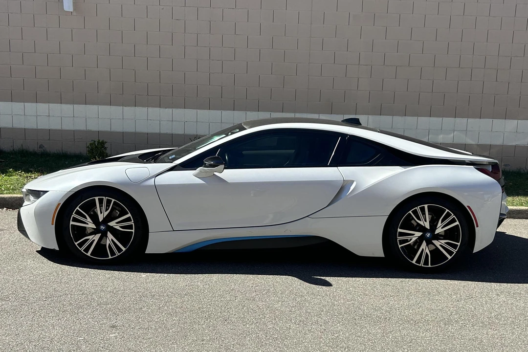 2015 BMW i8 - Image 9 of 31