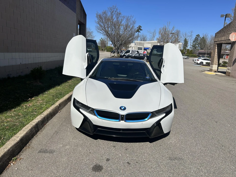 2015 BMW i8 - Image 21 of 31
