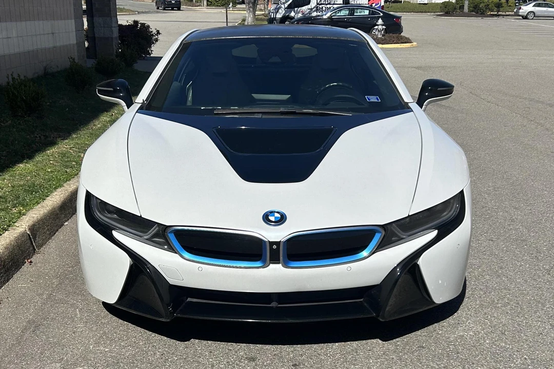 2015 BMW i8 - Image 2 of 31