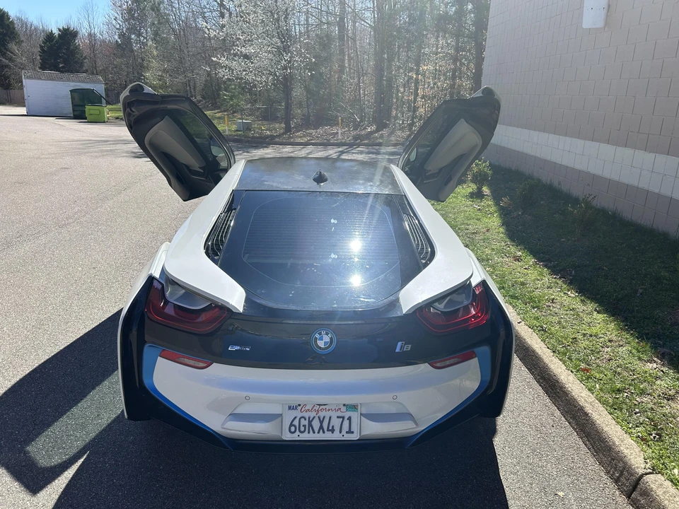 2015 BMW i8 - Image 30 of 31