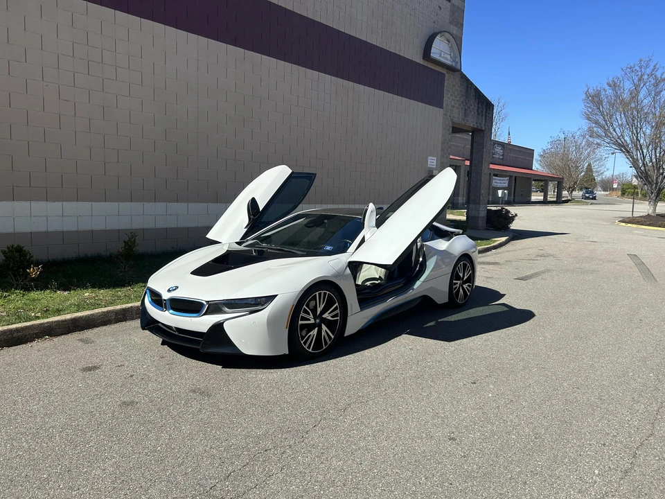 2015 BMW i8 - Image 22 of 31
