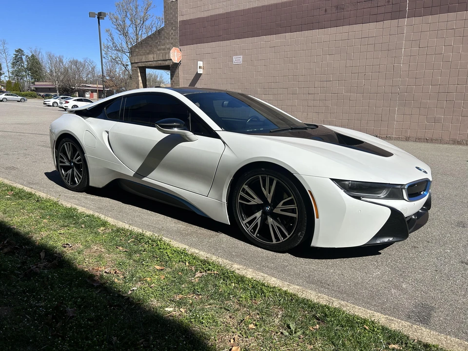 2015 BMW i8 - Image 17 of 31