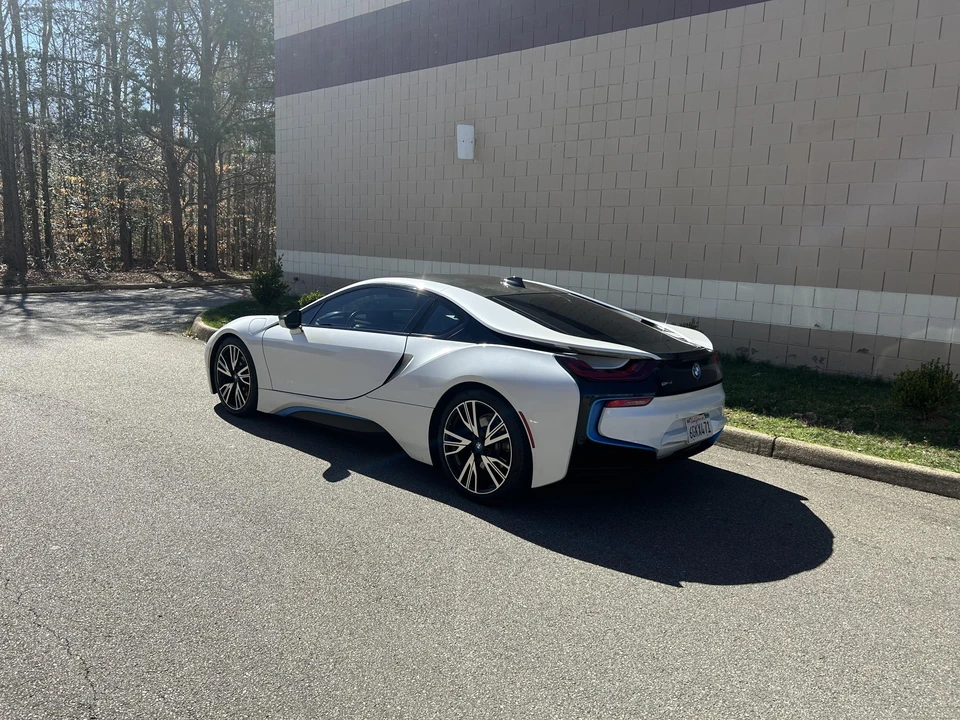2015 BMW i8 - Image 11 of 31