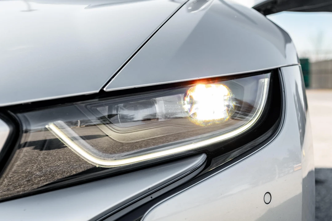 2015 BMW i8 - Image 14 of 31