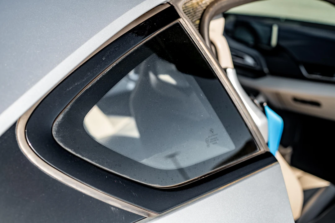 2015 BMW i8 - Image 26 of 31