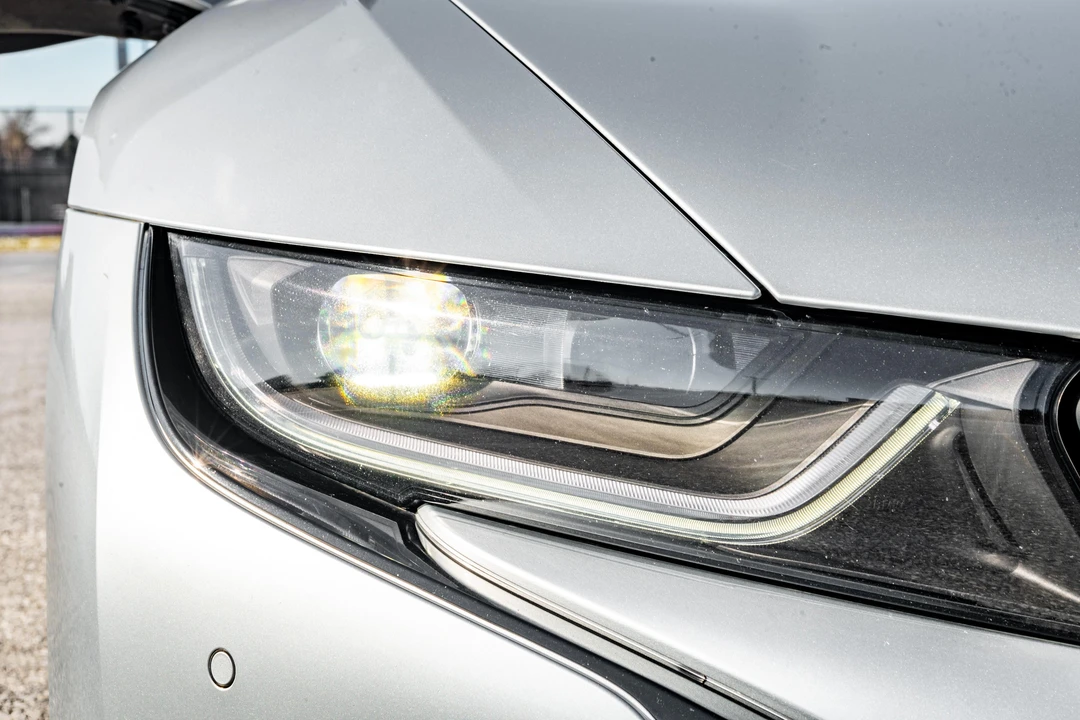 2015 BMW i8 - Image 11 of 31