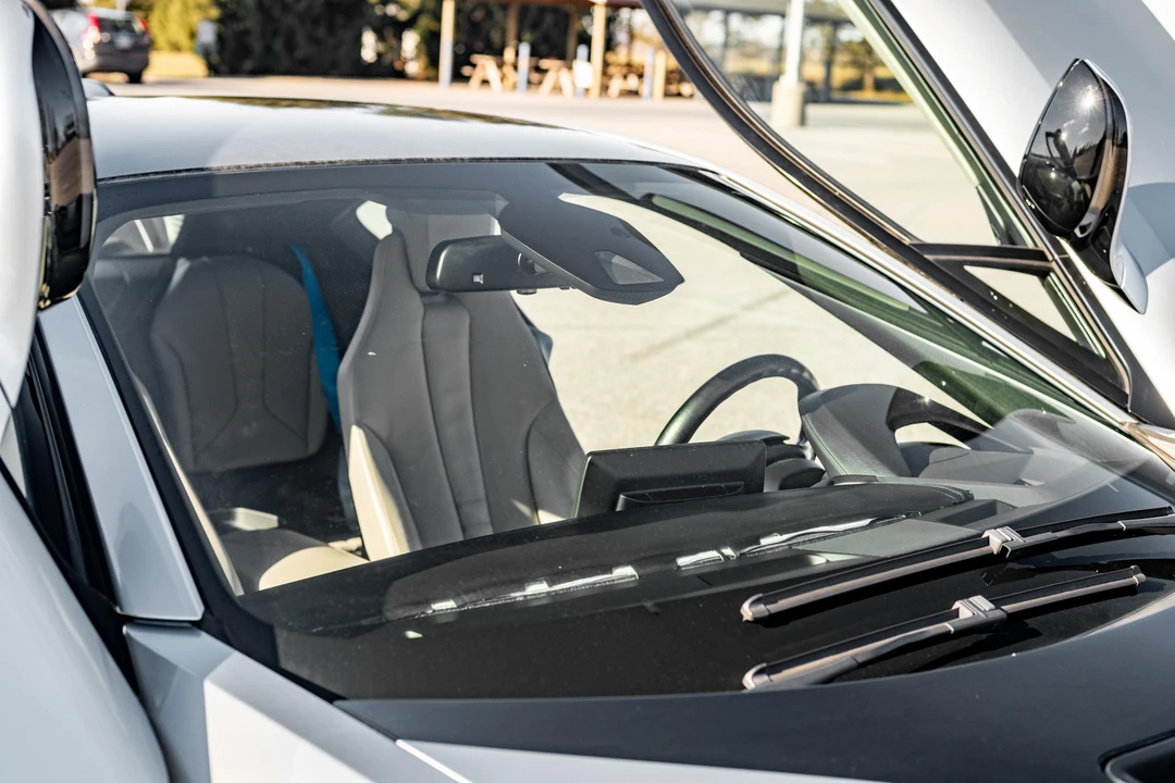 2015 BMW i8 - Image 28 of 31